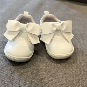 Stride Rite Classic White Bow Dress Shoes